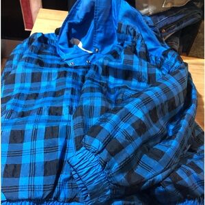 Jogging suit, Lavon size med, i believe womens